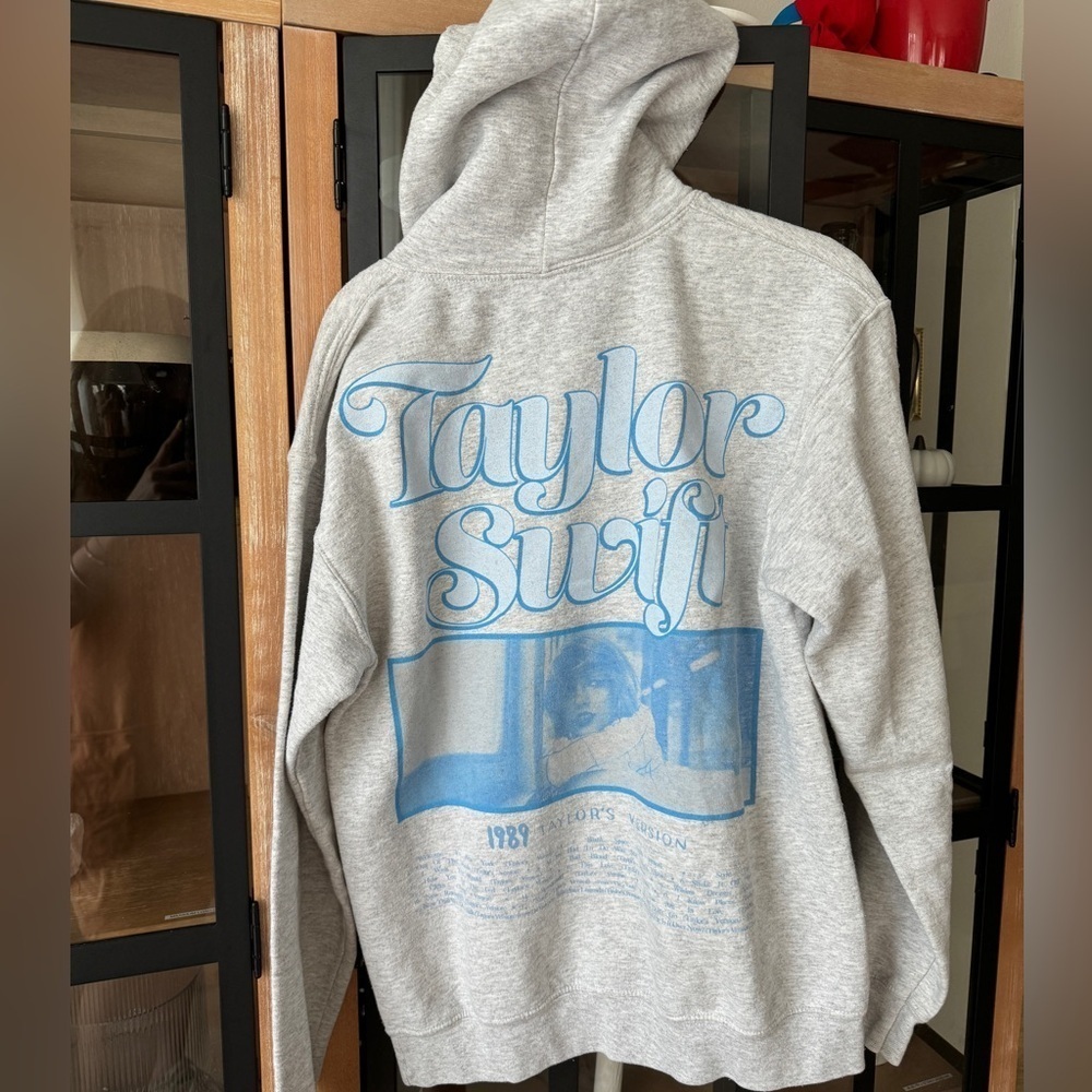 Taylor Swift 1989 TV hoodie from the vault photo sweatshirt merch version blue - Picture 2 of 9
